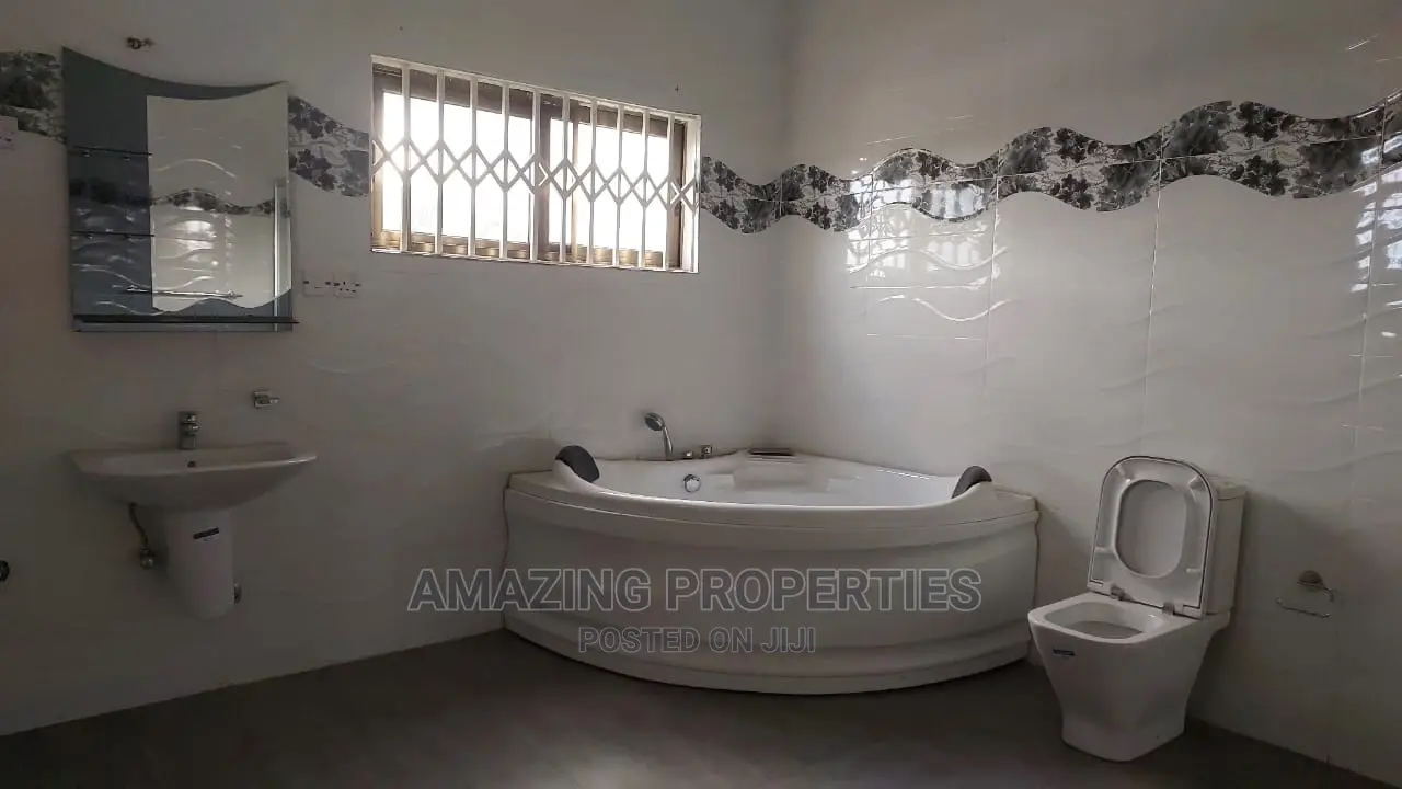 5bdrm House in Dzorwulu for rent