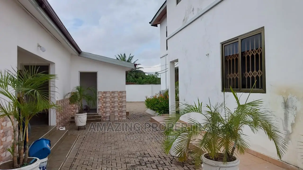 5bdrm House in Dzorwulu for rent