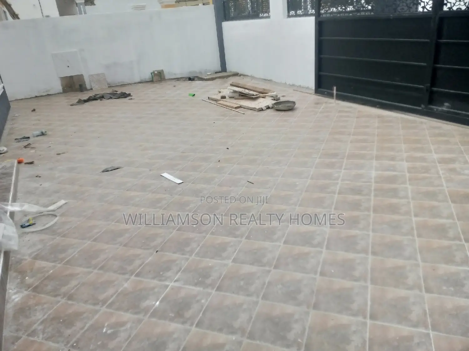 3bdrm House in Hfc Estate, Spintex for sale