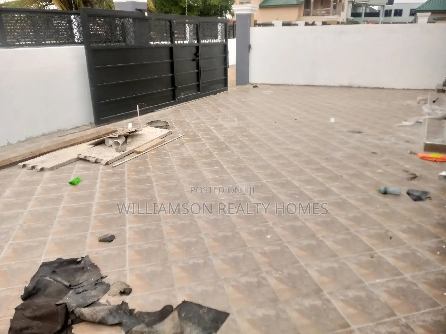 3bdrm House in Hfc Estate, Spintex for sale