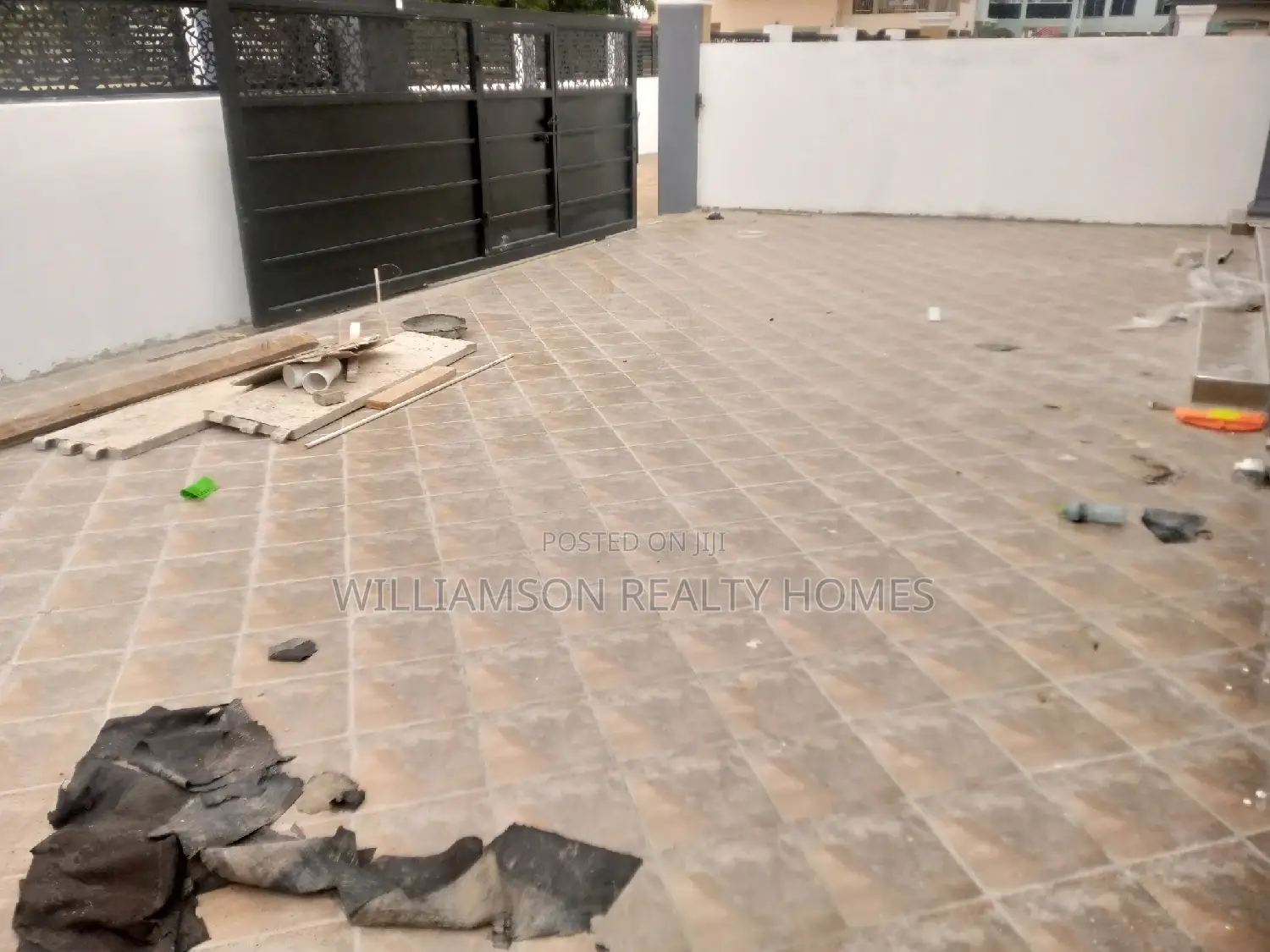 3bdrm House in Hfc Estate, Spintex for sale