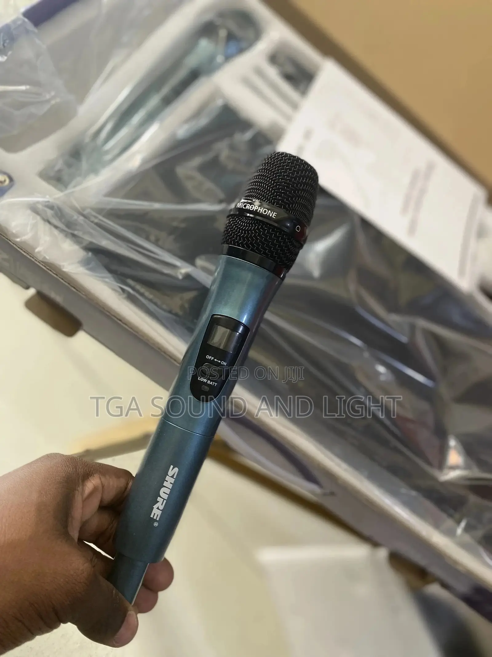 Shure U6600 4-in-1 Microphone With Wireless Receiver