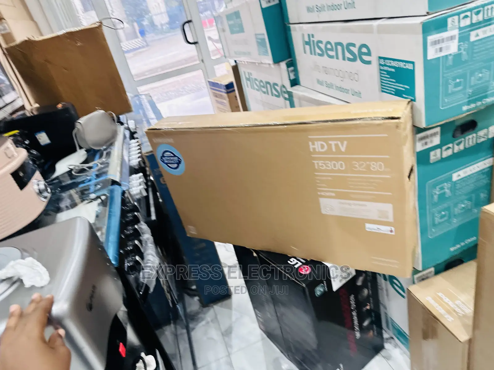 Samsung T5300 32" Class HDR HD Smart Multisystem LED TV.