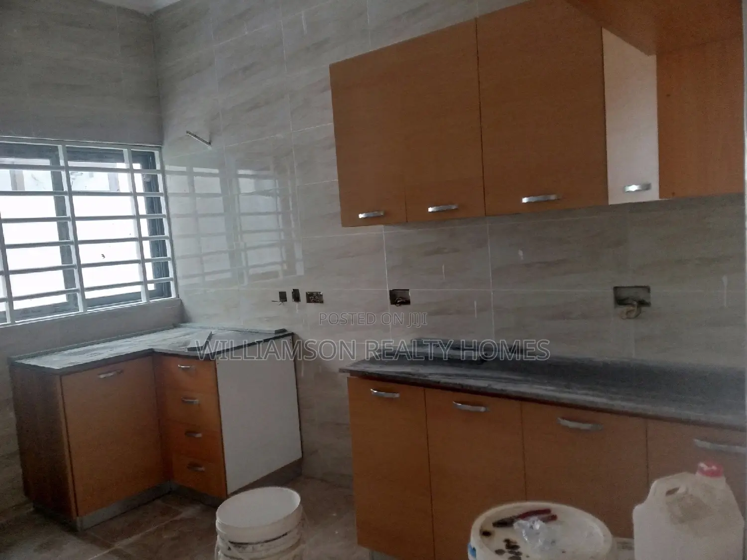 3bdrm House in Hfc Estate, Spintex for sale