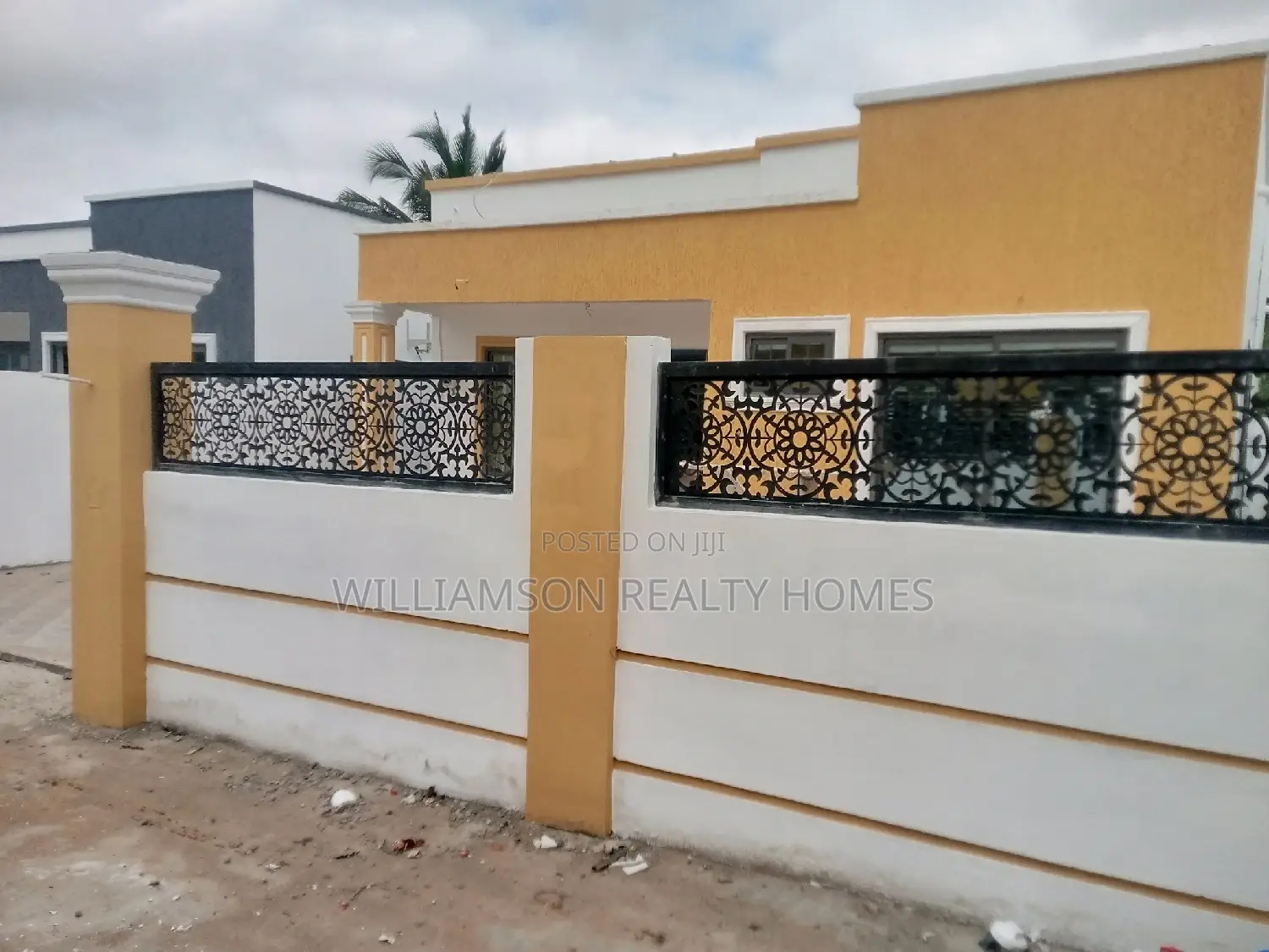 3bdrm House in Hfc Estate, Spintex for sale