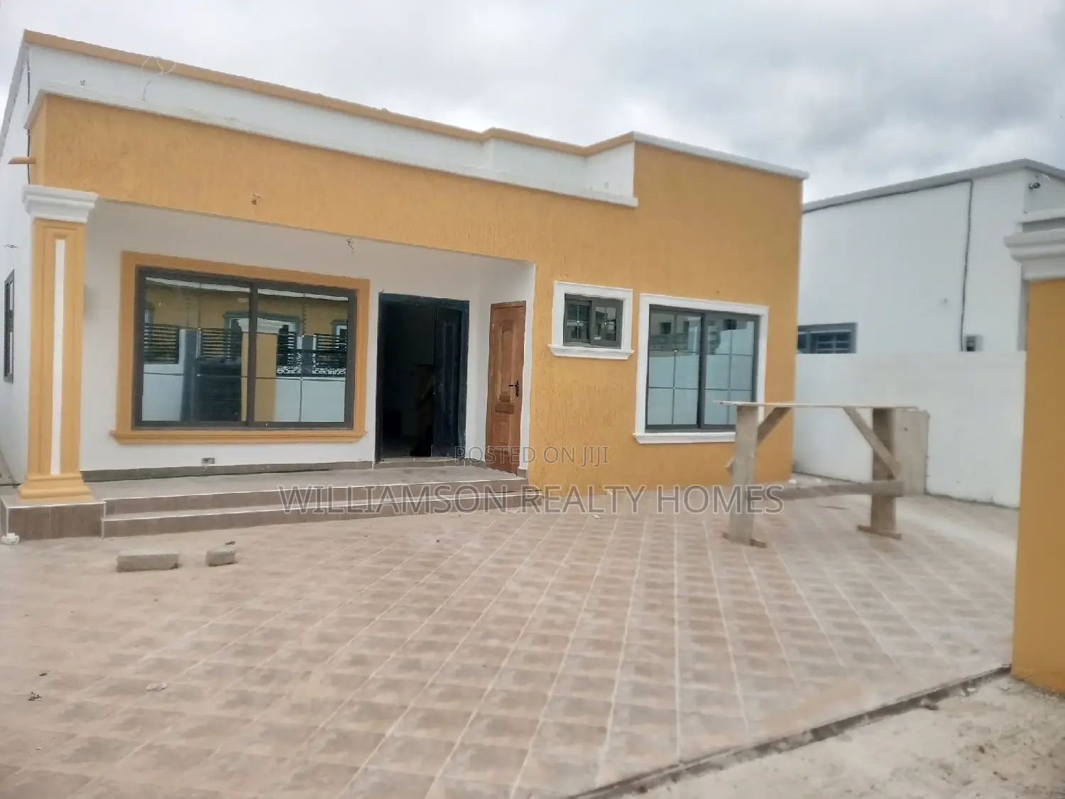 3bdrm House in Hfc Estate, Spintex for sale