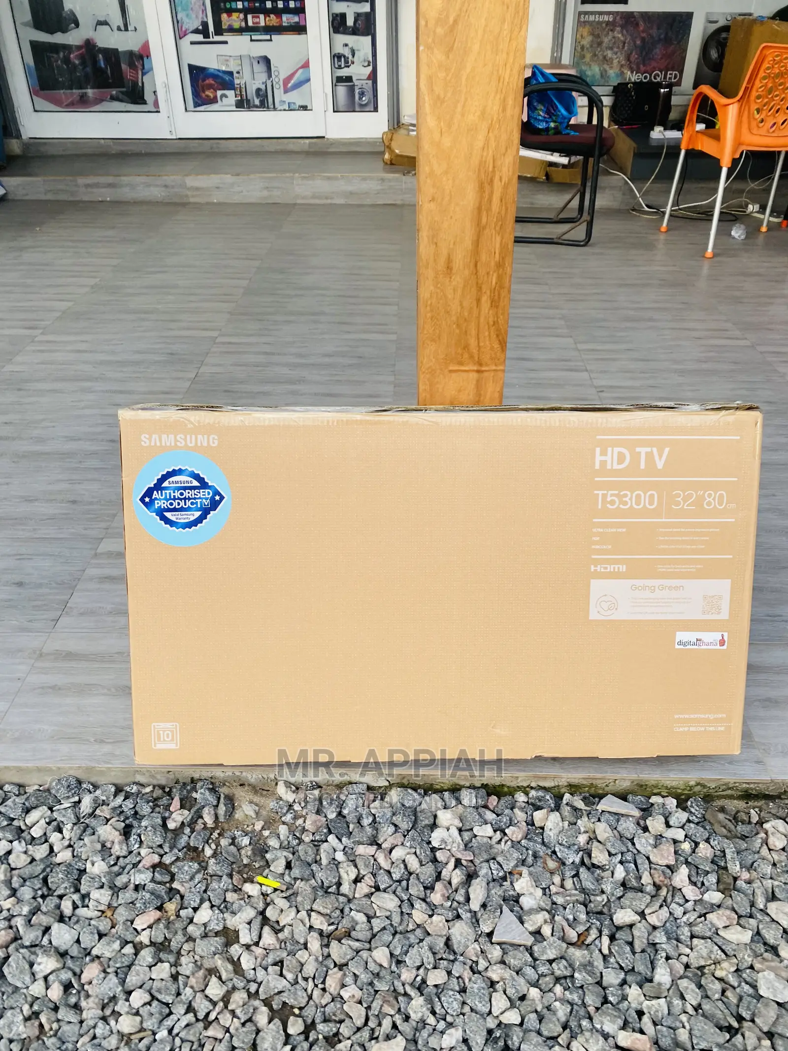 Fresh in Box Samsung 32 Inch Uhd Smart Tv
