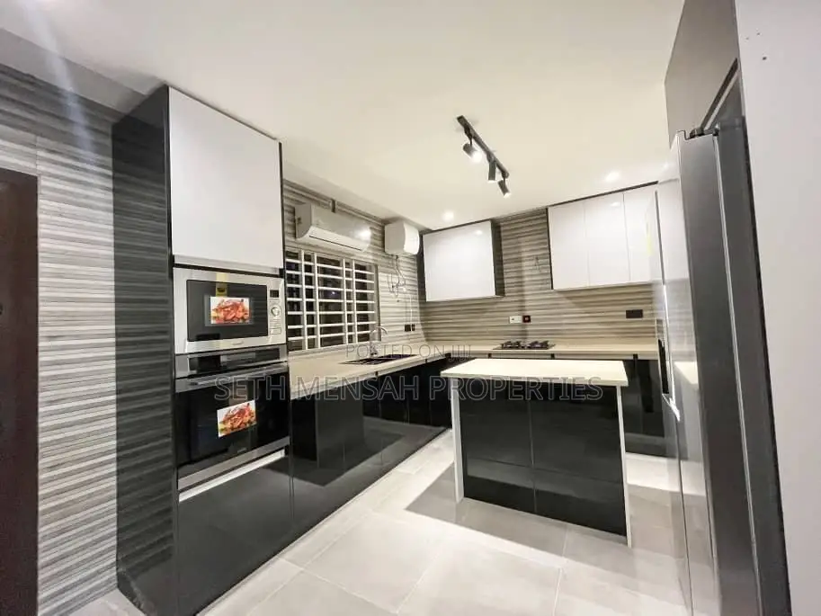 4bdrm House in Ashomang Estate for sale