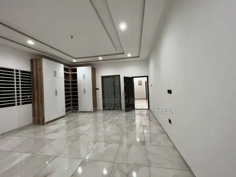 4bdrm House in Ashomang Estate for sale