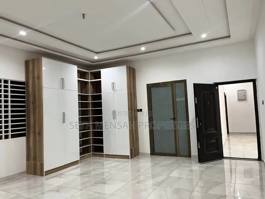 4bdrm House in Ashomang Estate for sale
