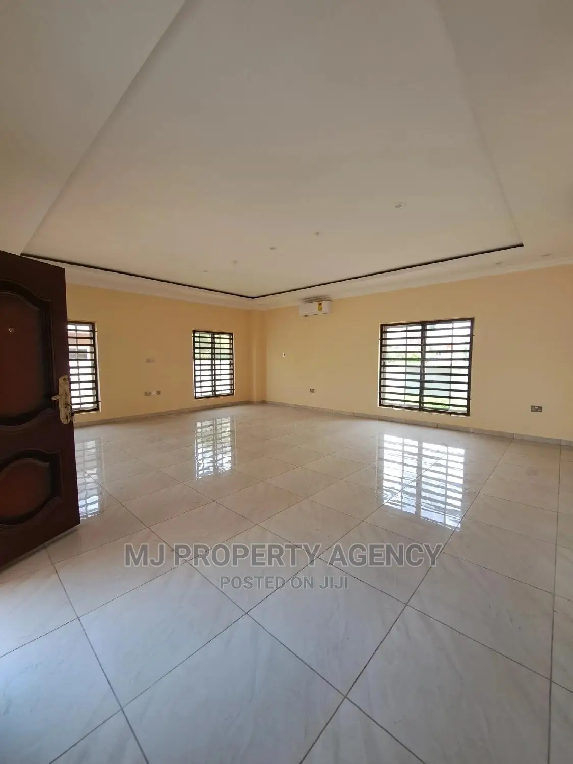 5bdrm House in Devtraco, Tema Metropolitan for sale