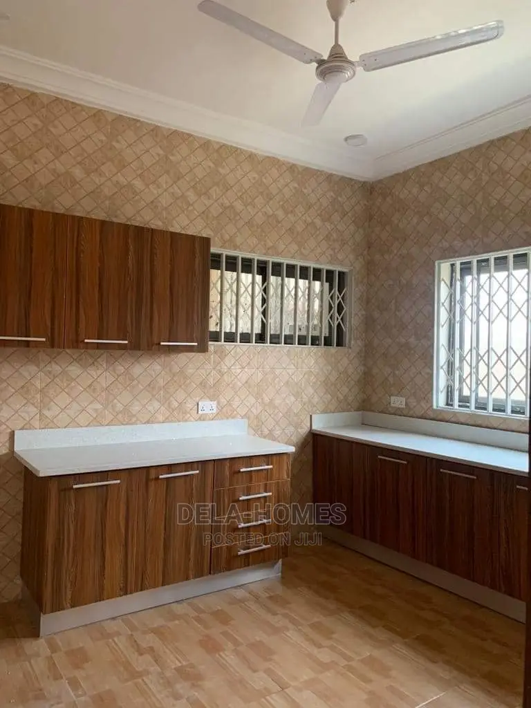 3bdrm Apartment in Ashaley Botwe for rent