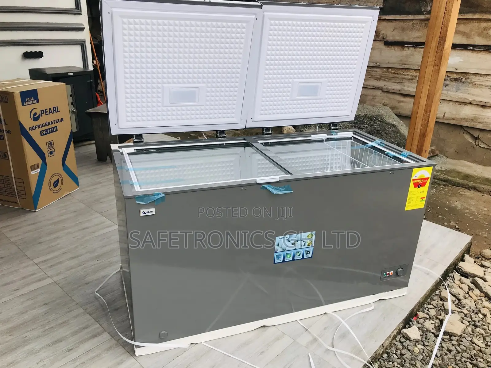 Sealed Pearl PCF-550. Chestfreezer Doubledoor Box