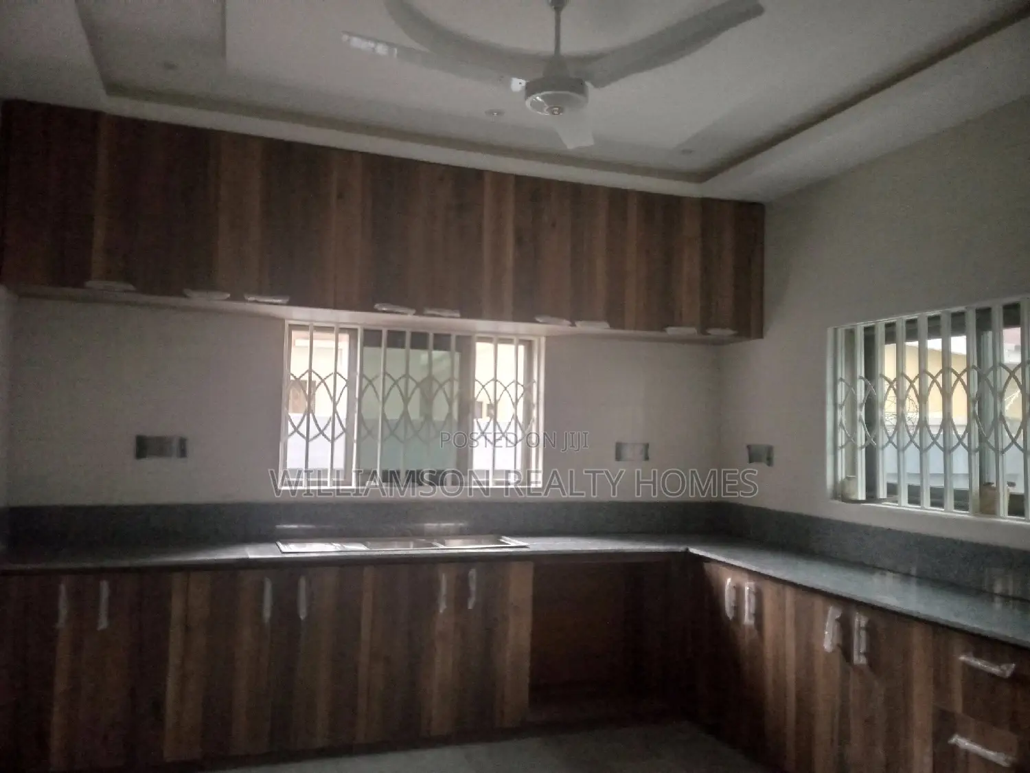 5bdrm House in Community 20 Estate, Spintex for rent