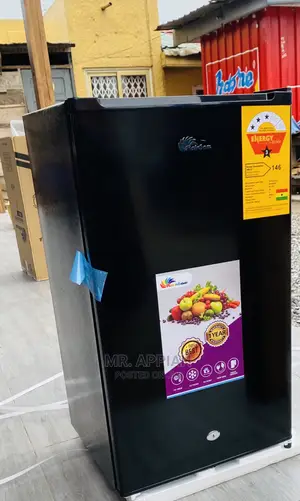 Newly in Stock Rainbow Table Top Fridge(Black) 