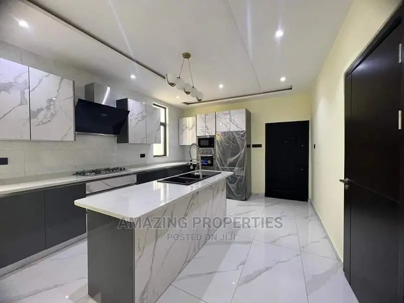 5bdrm House in Airport Residential Area for sale
