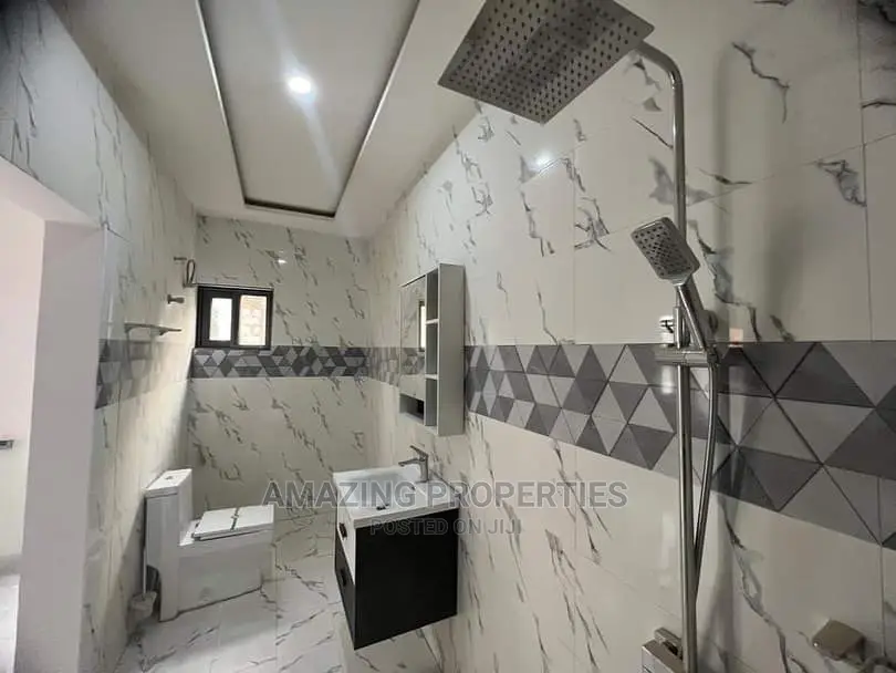 5bdrm House in Airport Residential Area for sale