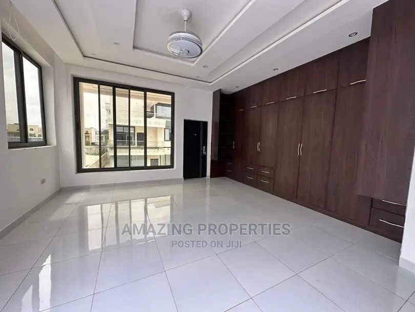 5bdrm House in Airport Residential Area for sale