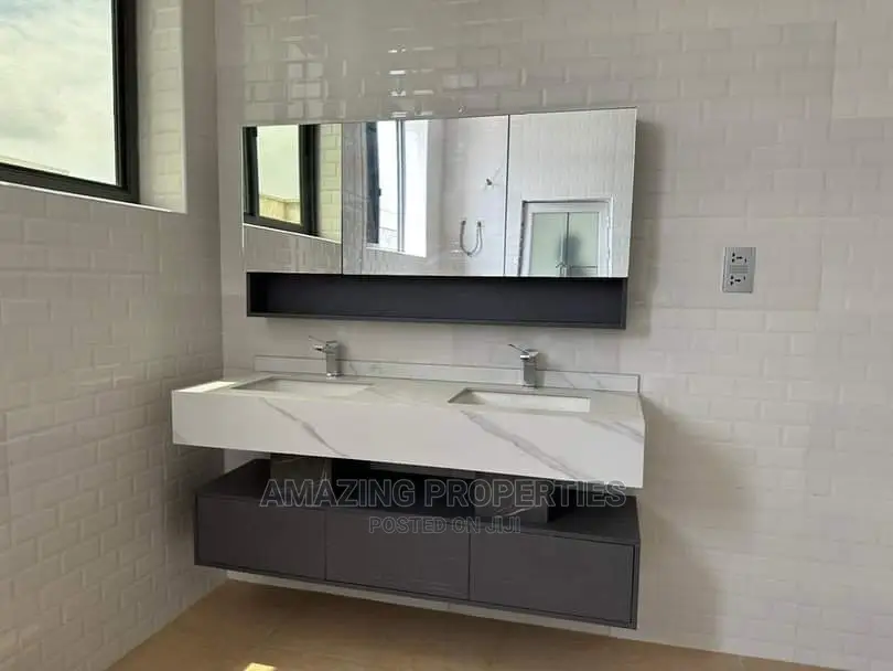 5bdrm House in Airport Residential Area for sale