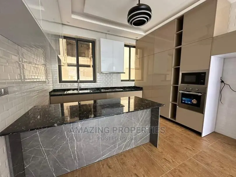 5bdrm House in Airport Residential Area for sale