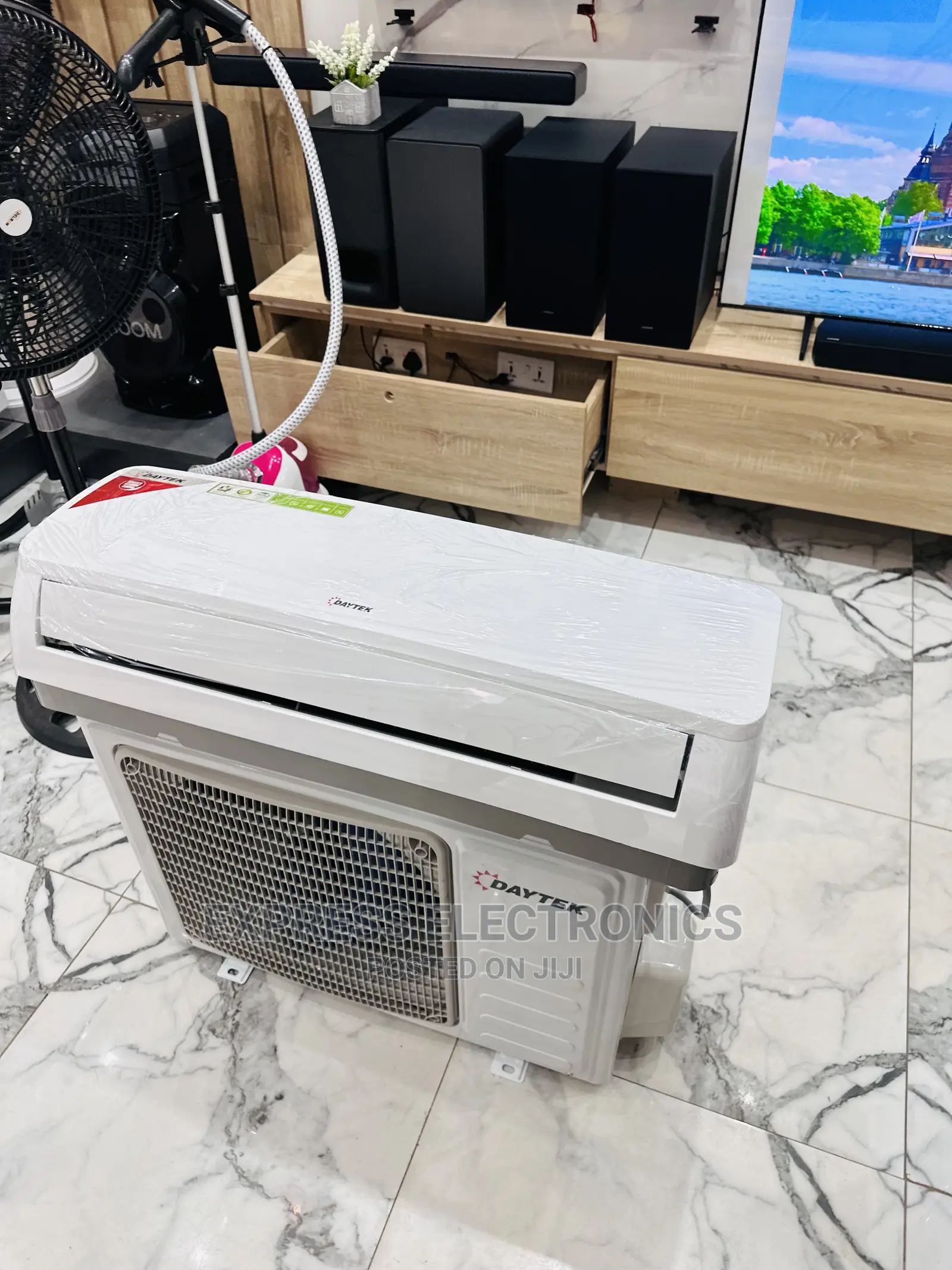 Stylish Design White Split R410 Gas 1.5hp Daytek