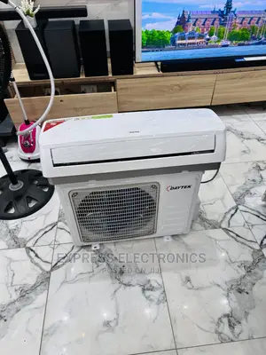Foreign Standard on Daytek Split R410 Gas 1.5hp