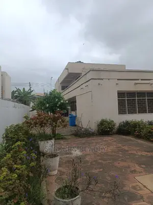 7bdrm House in Seekers Realty, Dzorwulu for sale