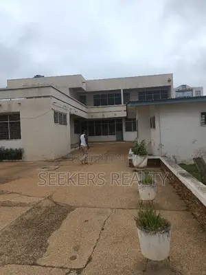 7bdrm House in Seekers Realty, Dzorwulu for sale
