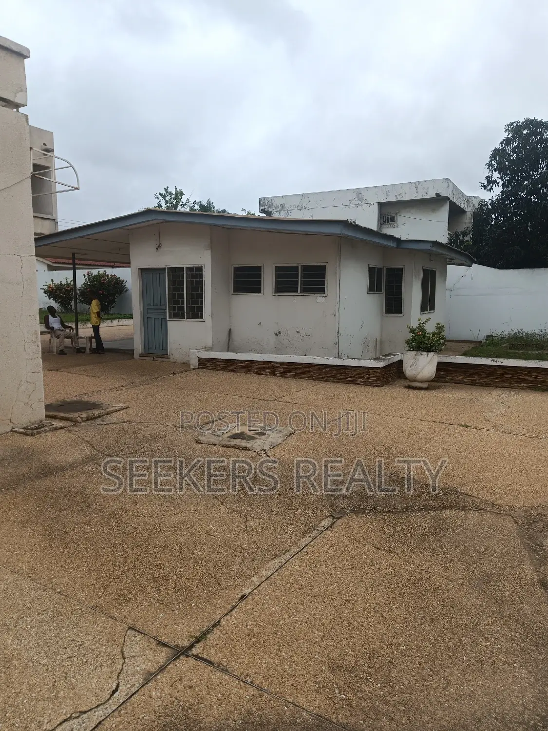 7bdrm House in Seekers Realty, Dzorwulu for sale