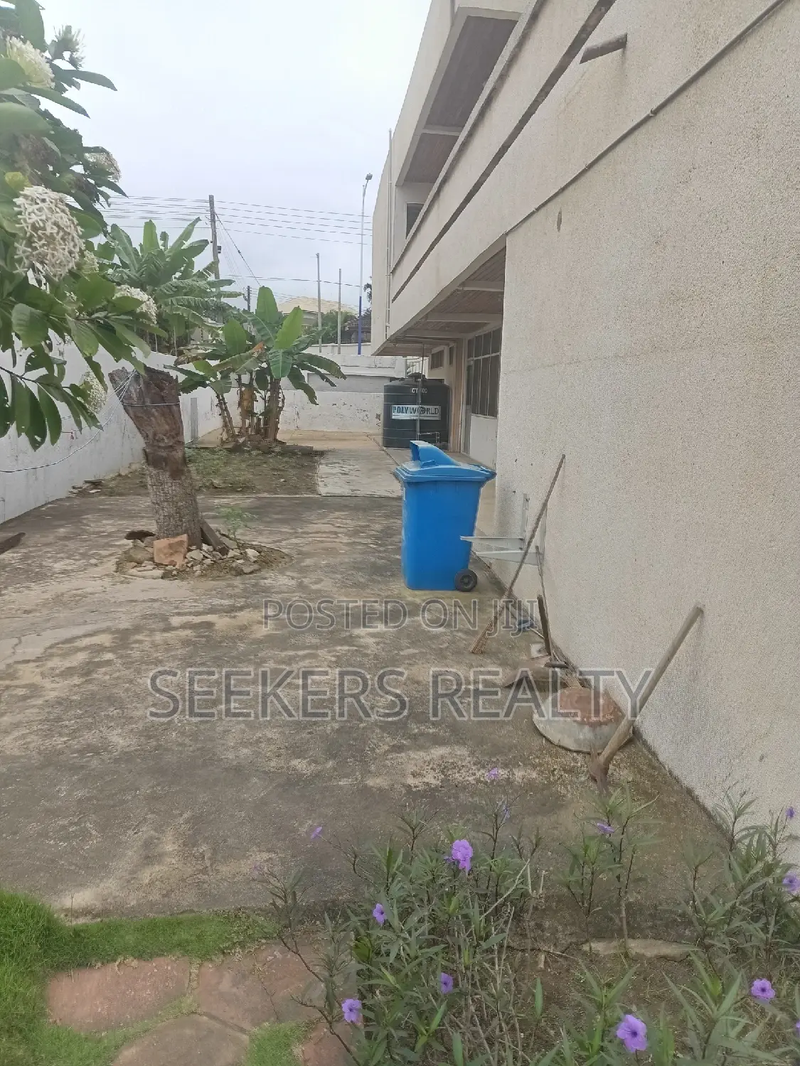 7bdrm House in Seekers Realty, Dzorwulu for sale