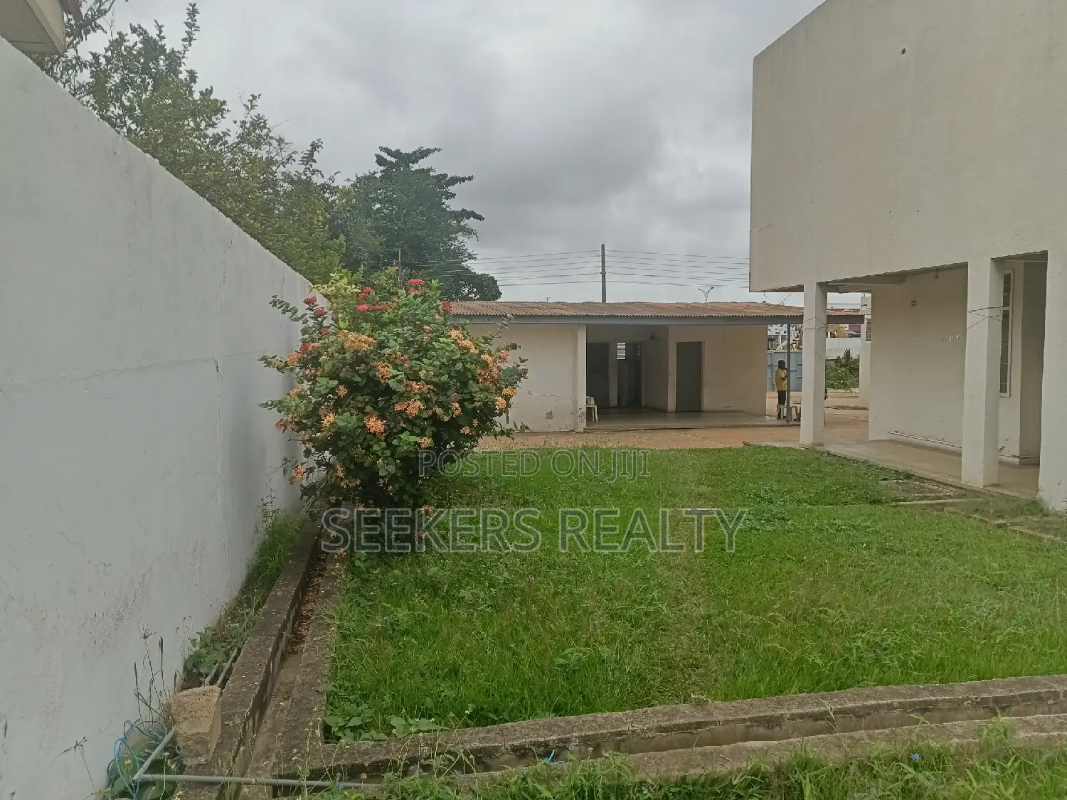 7bdrm House in Seekers Realty, Dzorwulu for sale