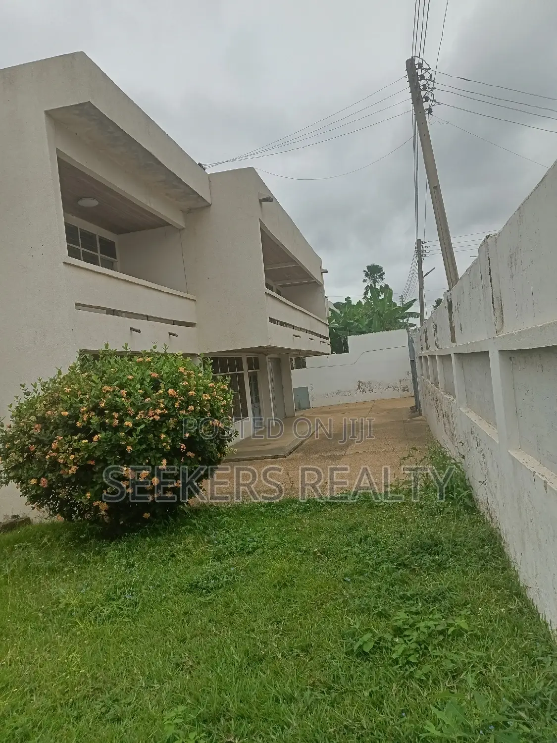 7bdrm House in Seekers Realty, Dzorwulu for sale
