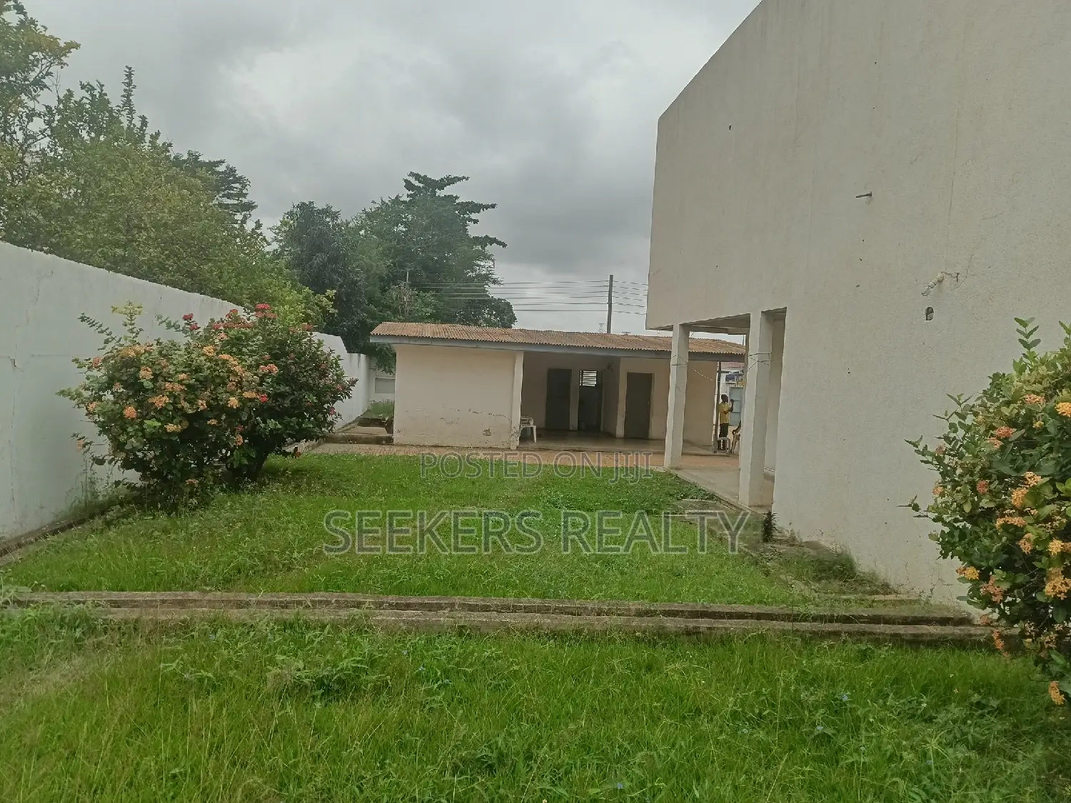 7bdrm House in Seekers Realty, Dzorwulu for sale