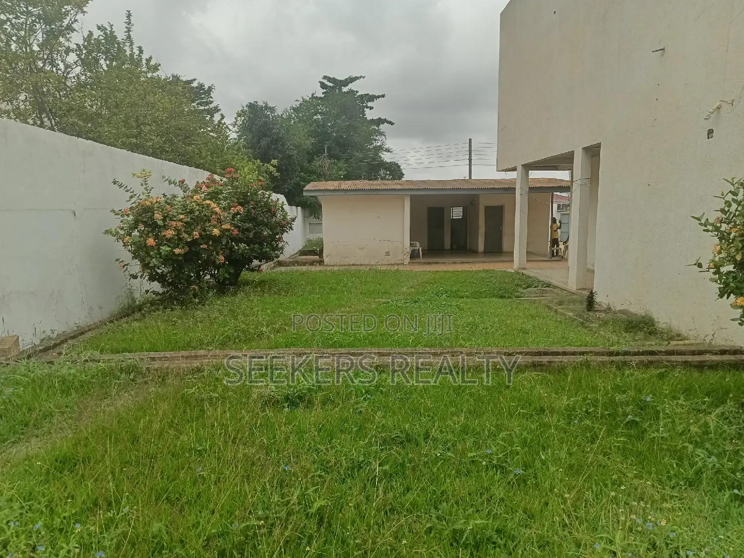 7bdrm House in Seekers Realty, Dzorwulu for sale