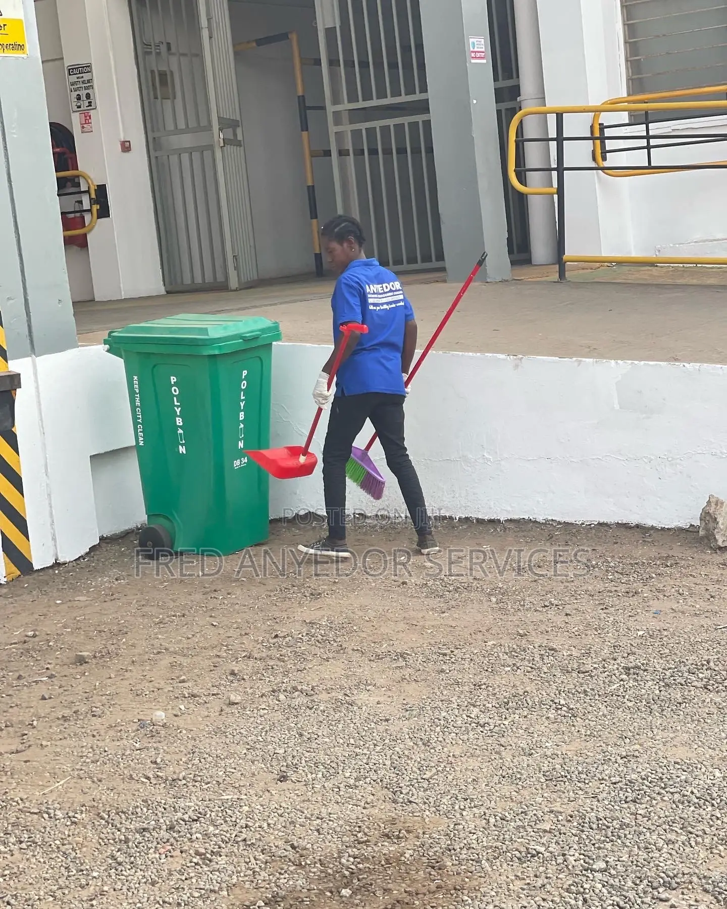 Warehouse Compound Cleaning