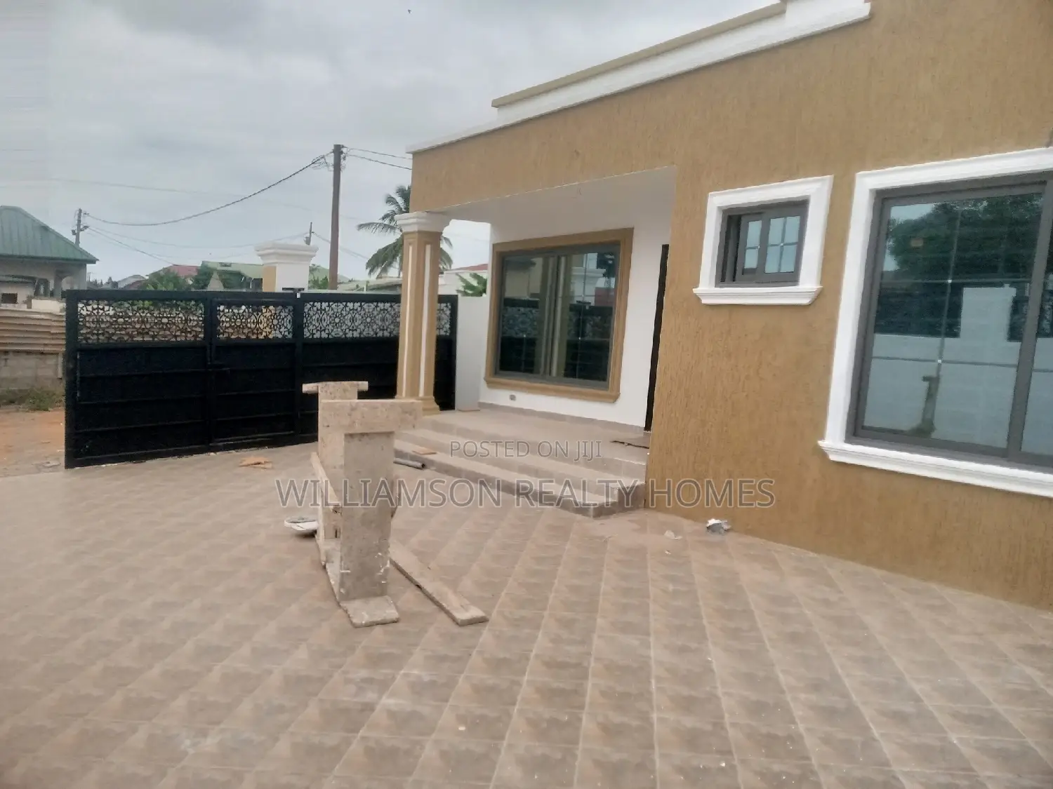3bdrm House in Hfc Estate, Spintex for sale