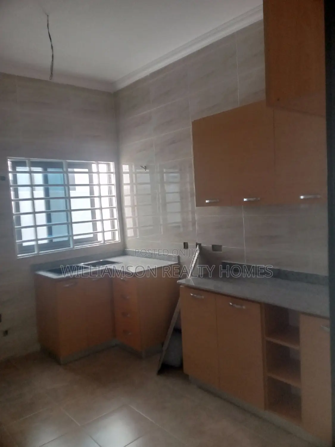 3bdrm House in Hfc Estate, Spintex for sale
