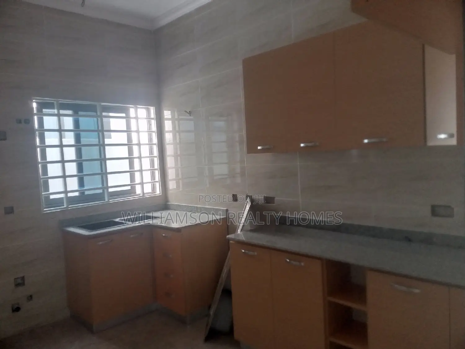 3bdrm House in Hfc Estate, Spintex for sale