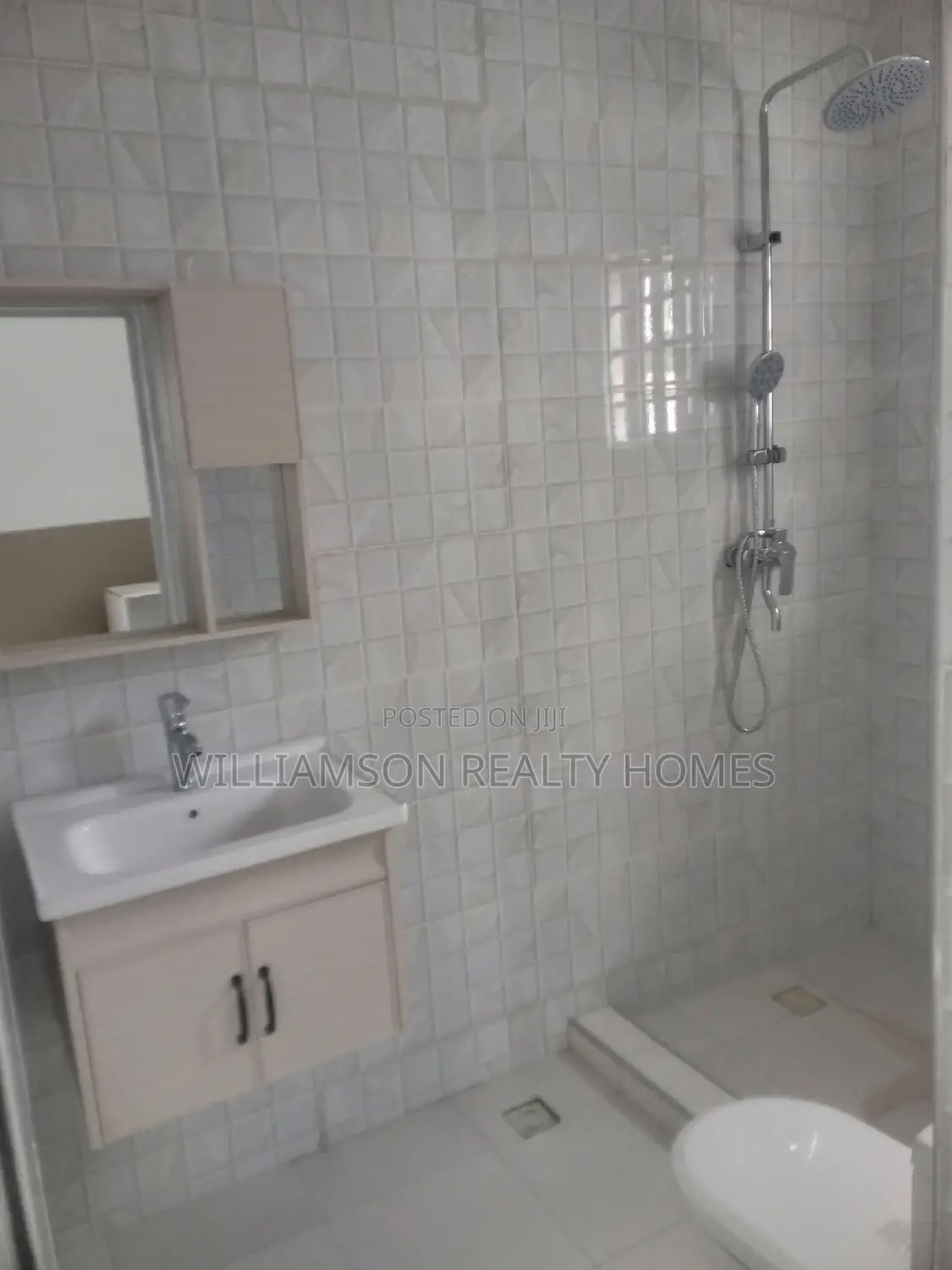 3bdrm House in Hfc Estate, Spintex for sale