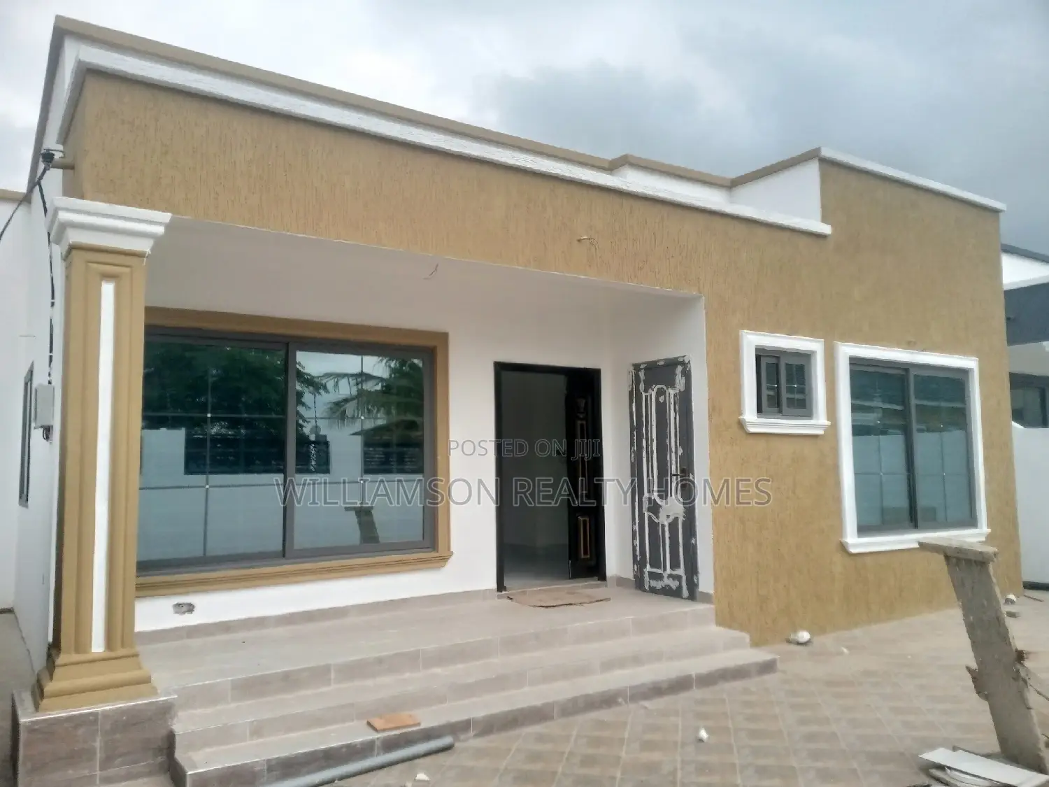 3bdrm House in Hfc Estate, Spintex for sale