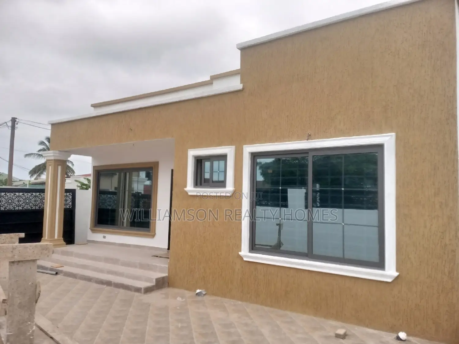 3bdrm House in Hfc Estate, Spintex for sale