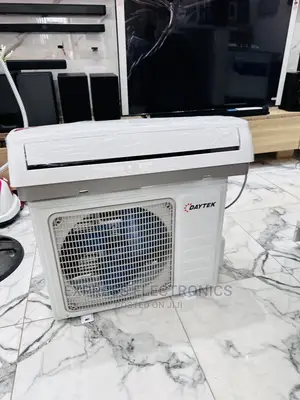 LED Display Split R410 1.5hp Daytek AC White