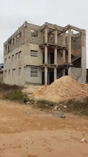 6bdrm Apartment in Abokobi for sale