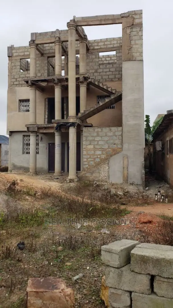 6bdrm Apartment in Abokobi for sale