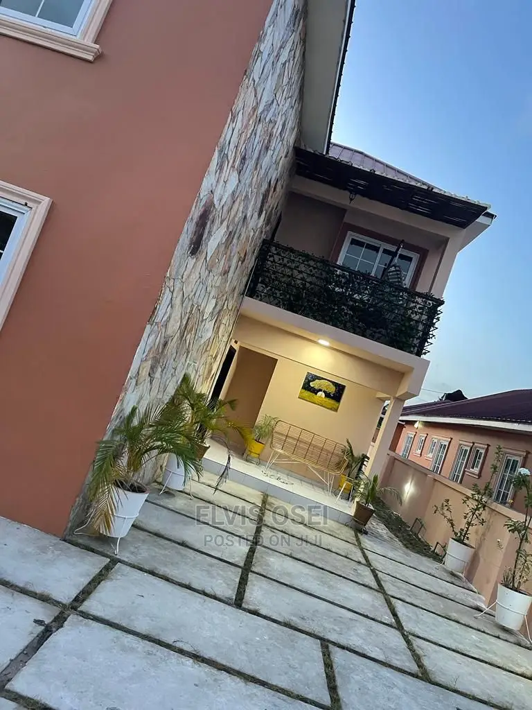Furnished 4bdrm Townhouse / Terrace in Golf Hills, Achimota for rent
