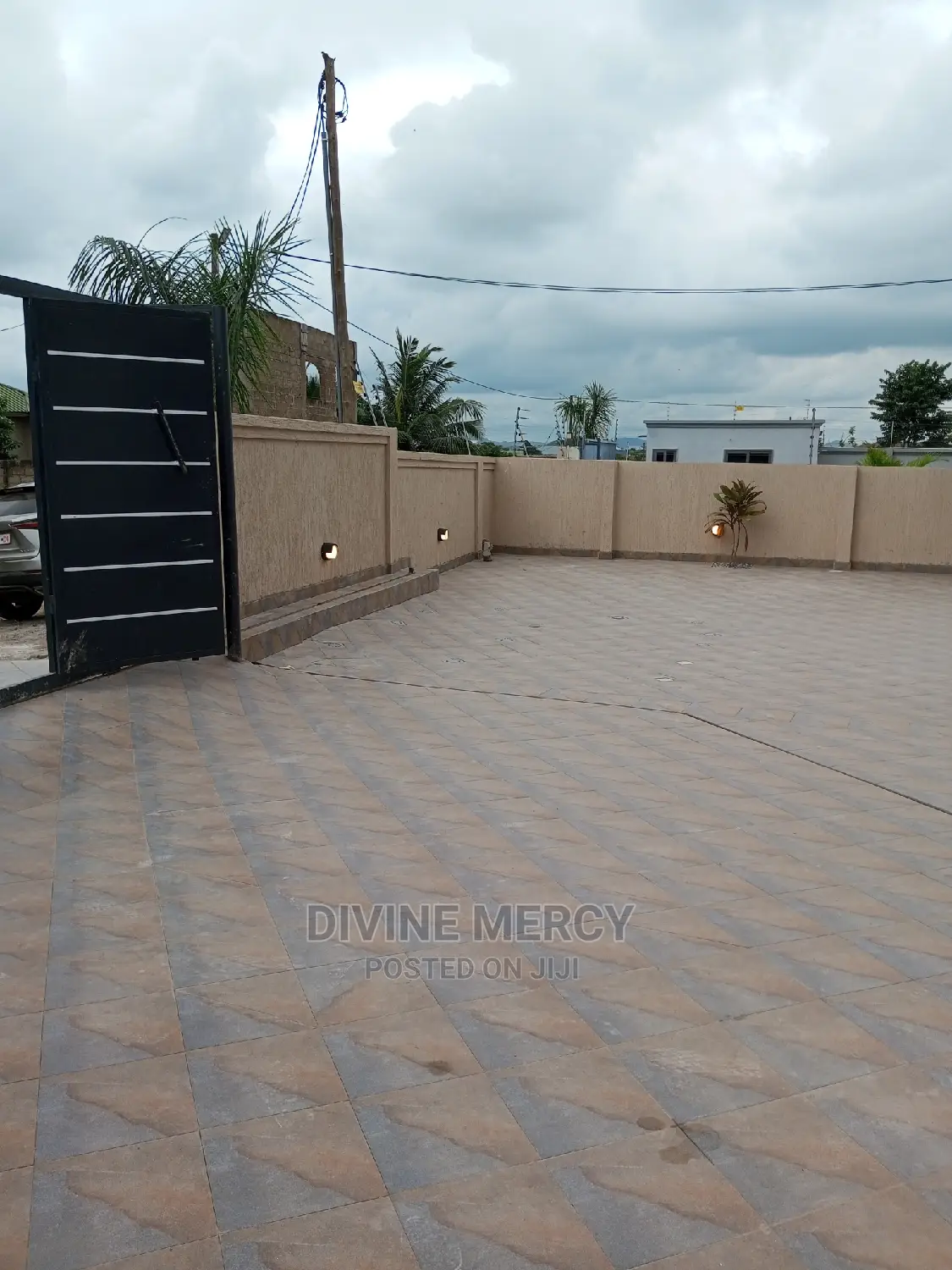 4bdrm Block of Flats in Kasoa Offankor for sale