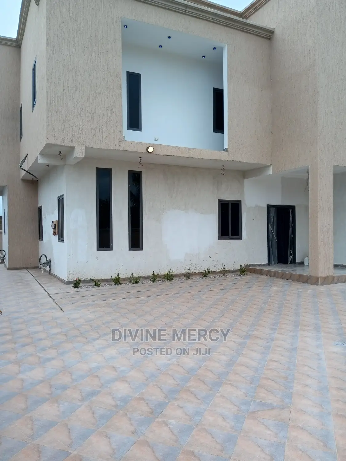 4bdrm Block of Flats in Kasoa Offankor for sale