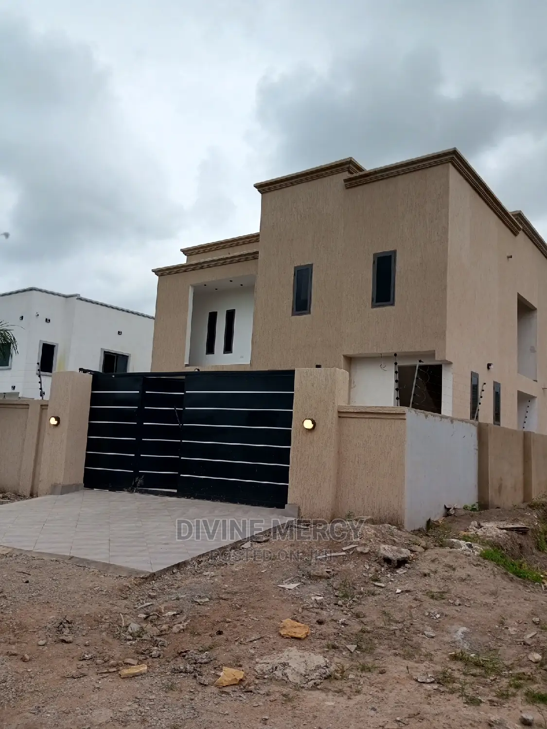 4bdrm Block of Flats in Kasoa for sale