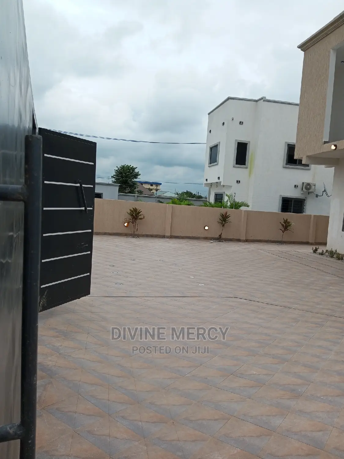4bdrm Block of Flats in Kasoa for sale