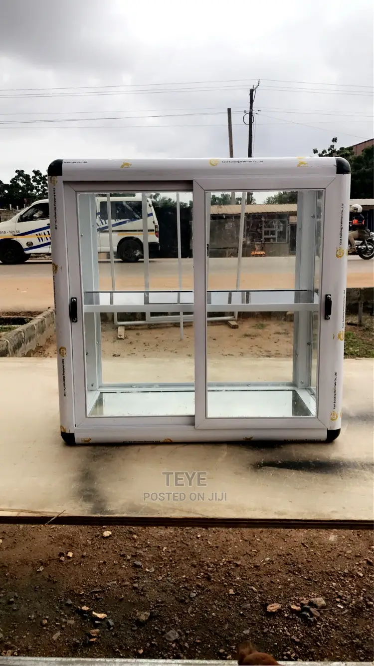 Daylight Aluminum Glass (2 Step) Showcase